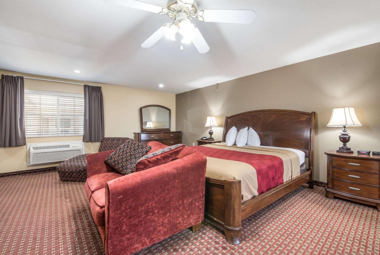 Econo Lodge Inn & Suites Bryant Buitenkant foto