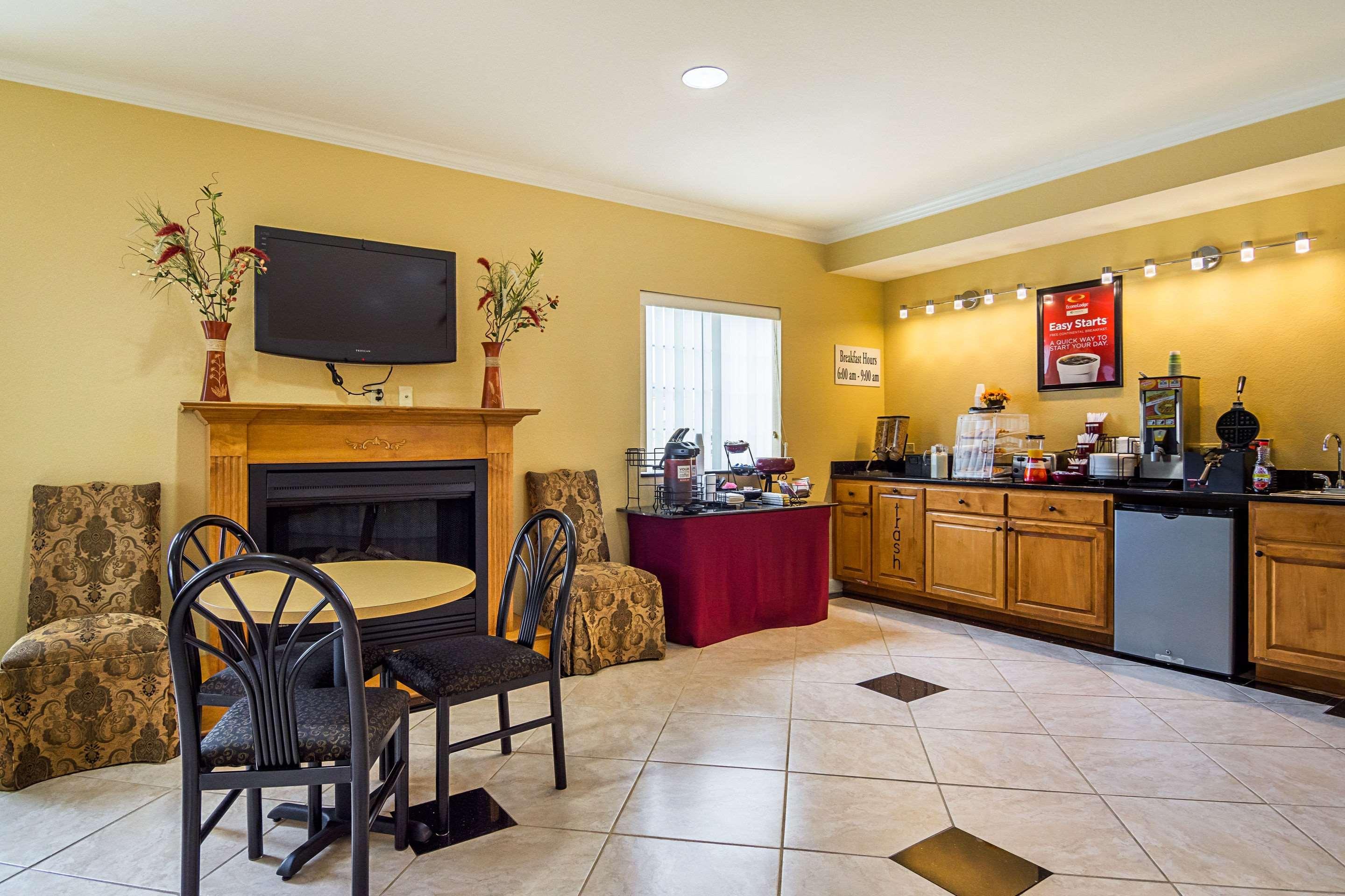 Econo Lodge Inn & Suites Bryant Buitenkant foto