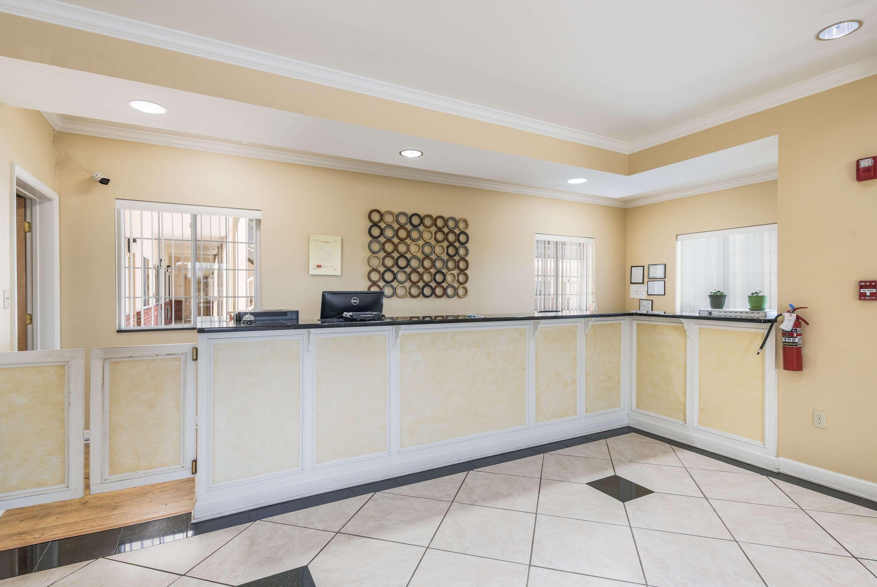 Econo Lodge Inn & Suites Bryant Buitenkant foto