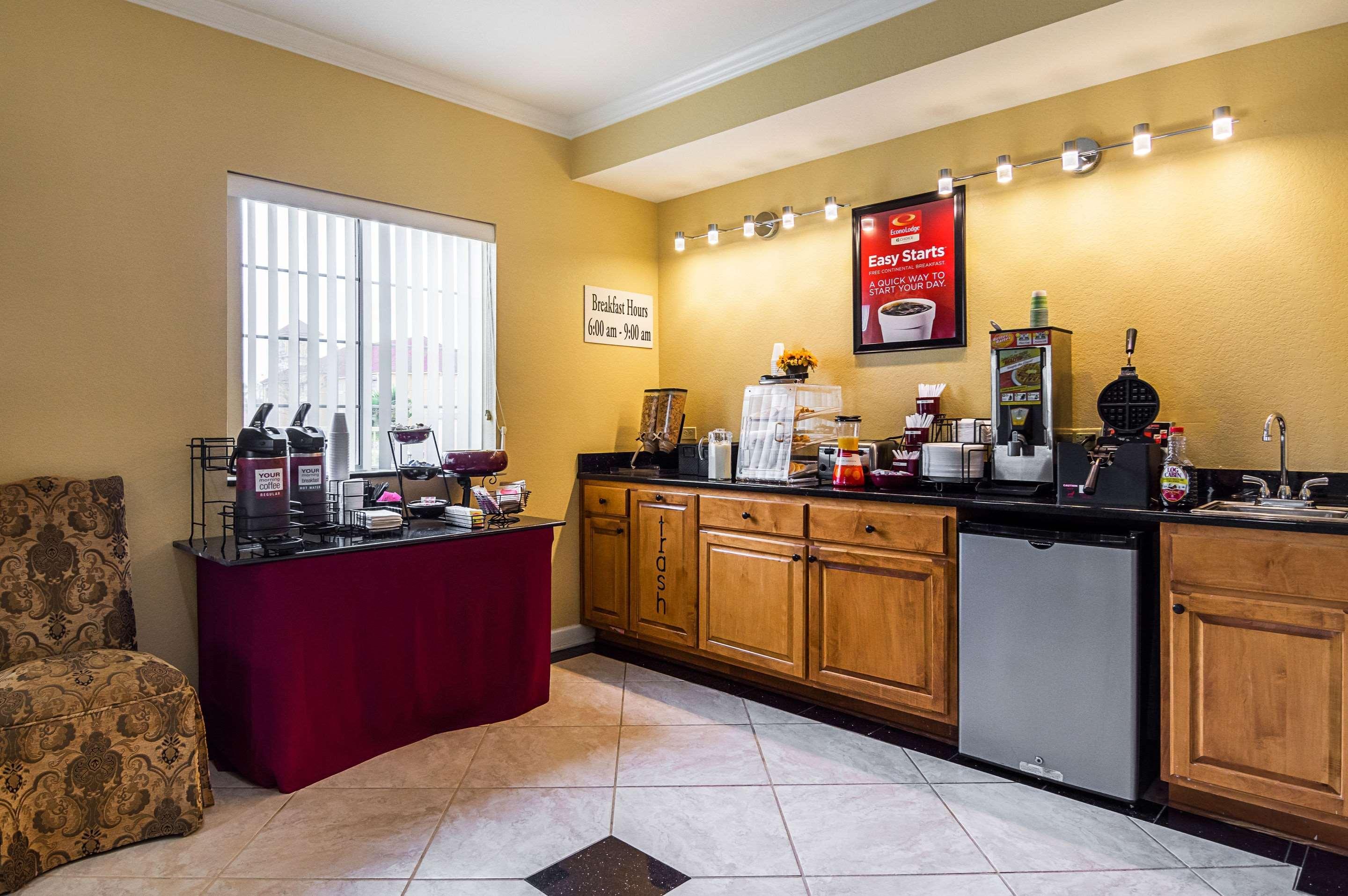 Econo Lodge Inn & Suites Bryant Buitenkant foto
