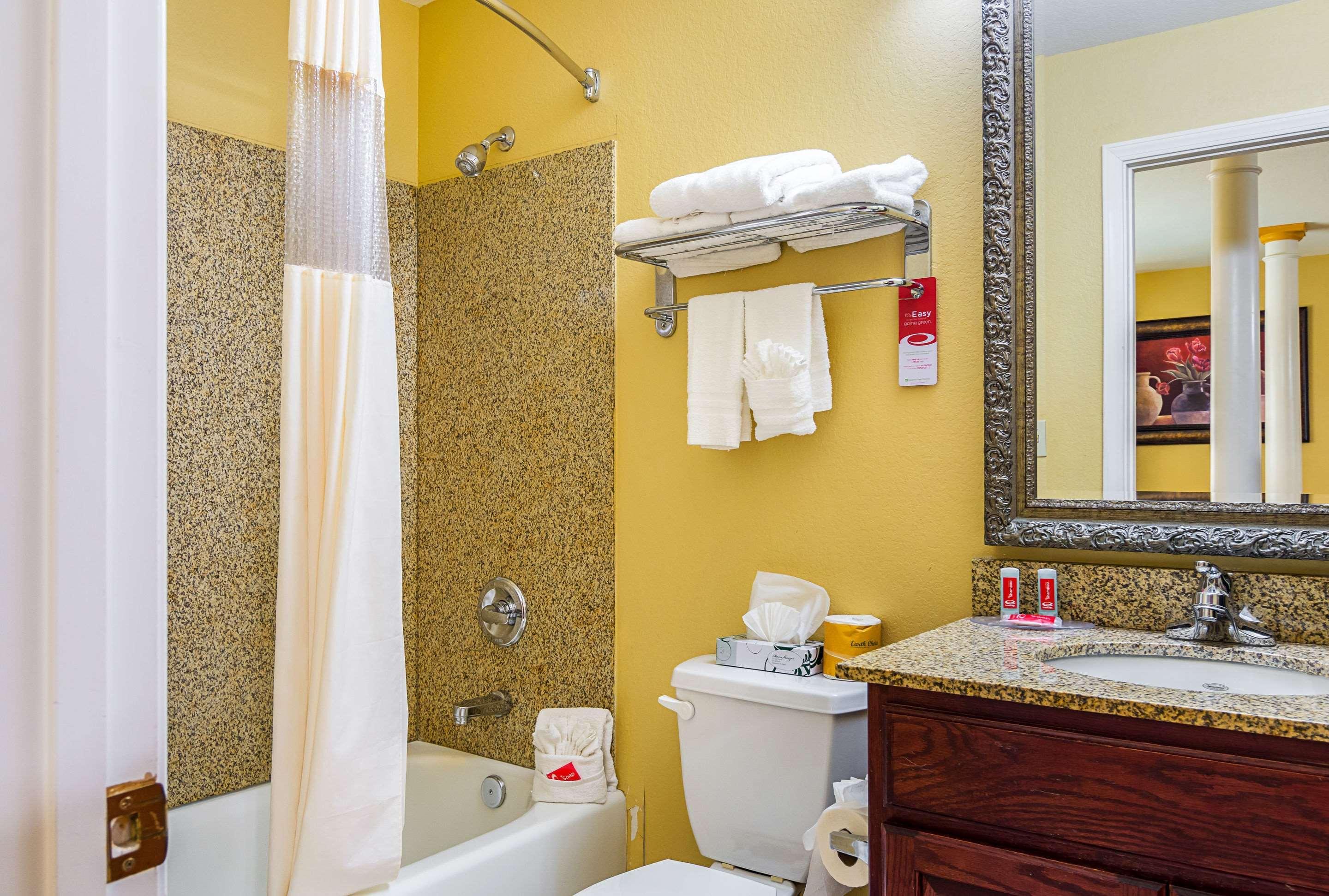 Econo Lodge Inn & Suites Bryant Buitenkant foto