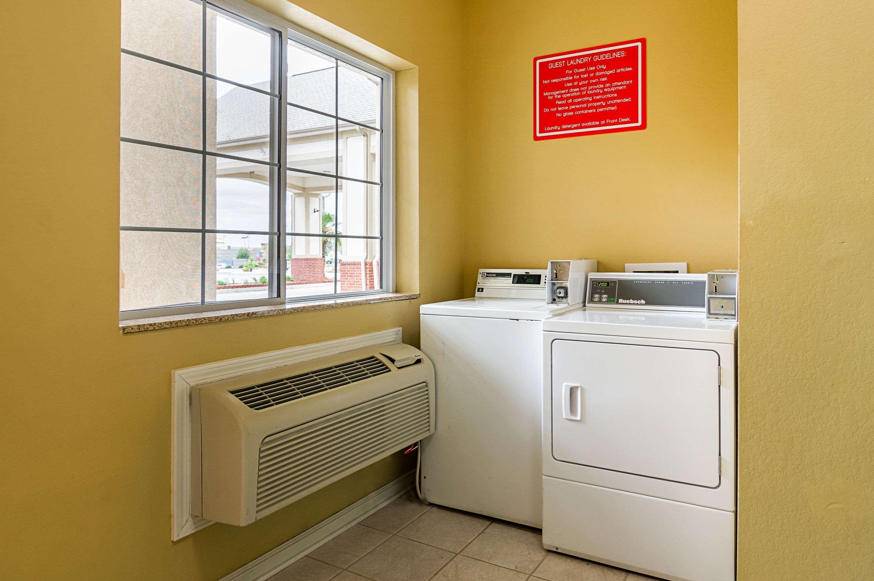 Econo Lodge Inn & Suites Bryant Buitenkant foto