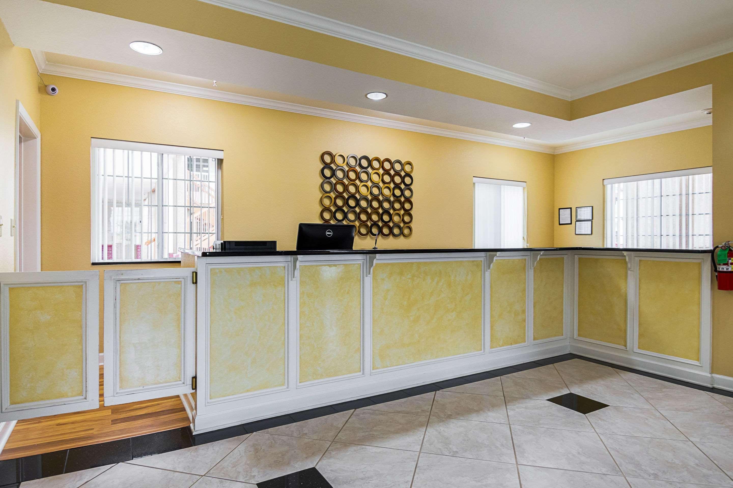 Econo Lodge Inn & Suites Bryant Buitenkant foto