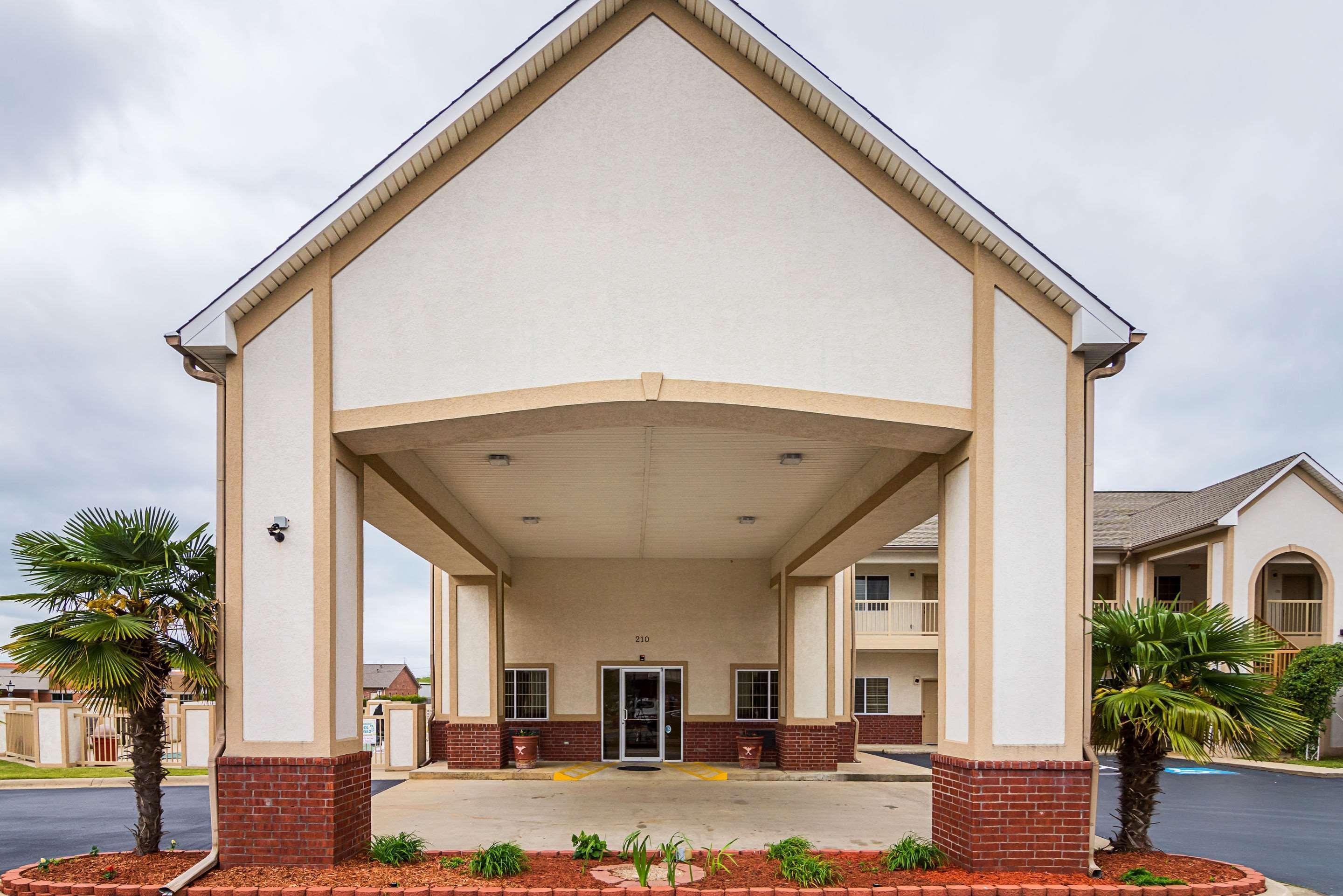 Econo Lodge Inn & Suites Bryant Buitenkant foto