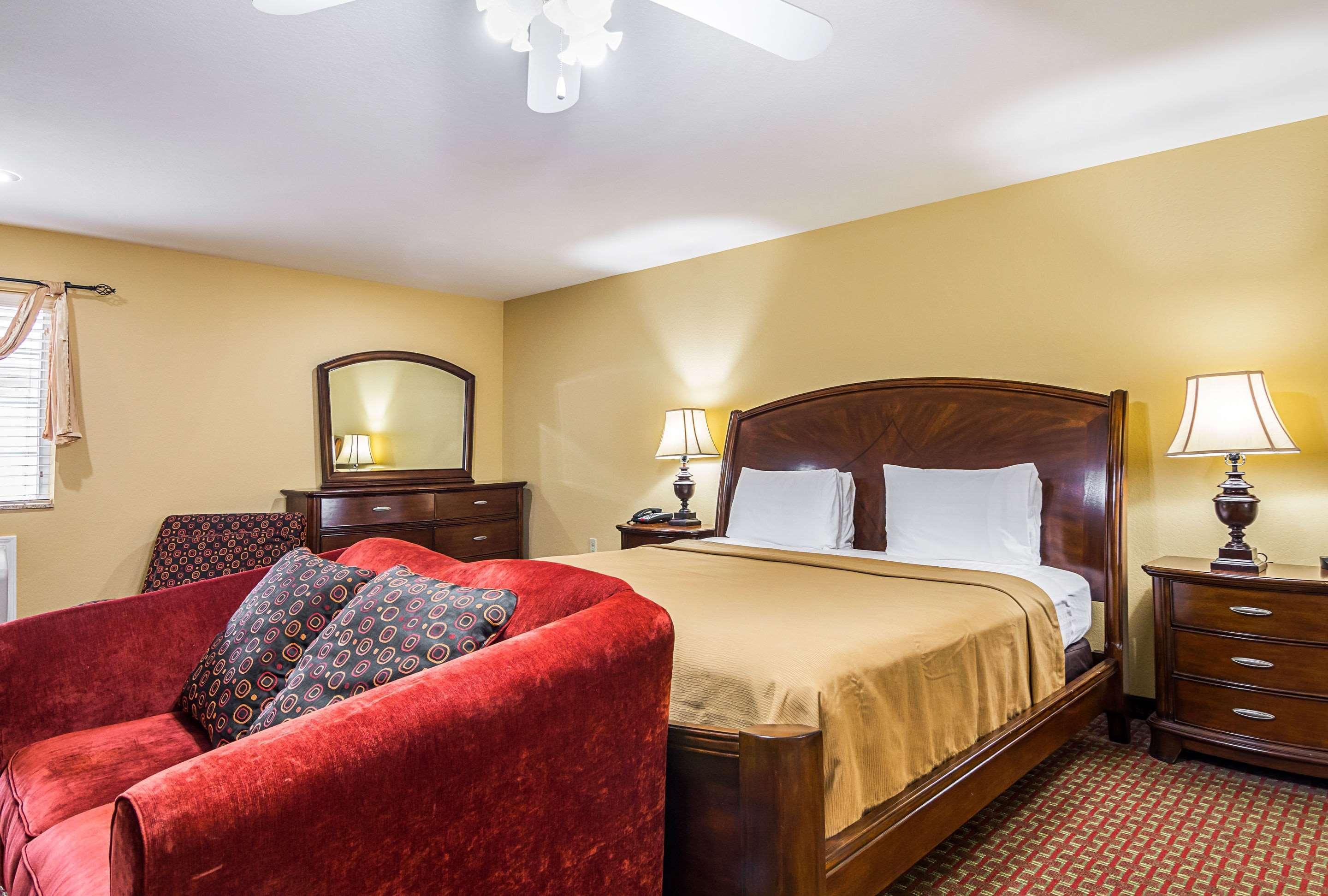 Econo Lodge Inn & Suites Bryant Buitenkant foto