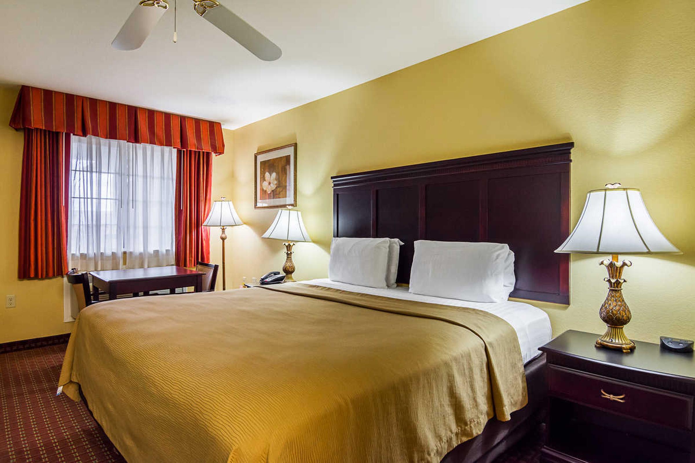 Econo Lodge Inn & Suites Bryant Buitenkant foto