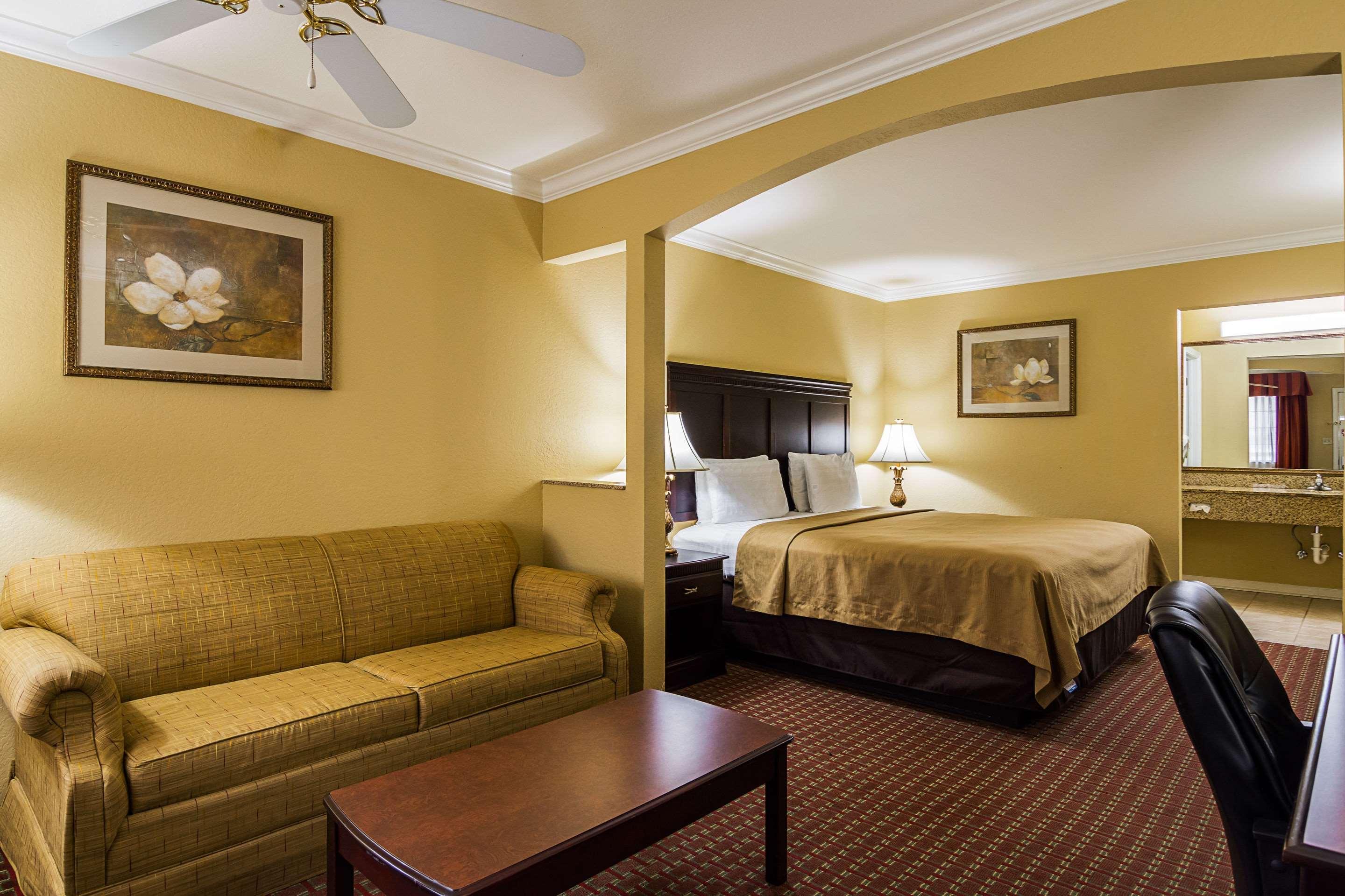 Econo Lodge Inn & Suites Bryant Buitenkant foto
