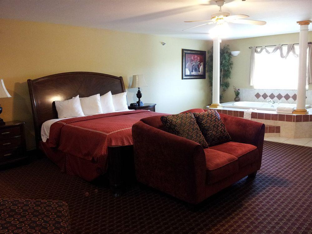 Econo Lodge Inn & Suites Bryant Buitenkant foto