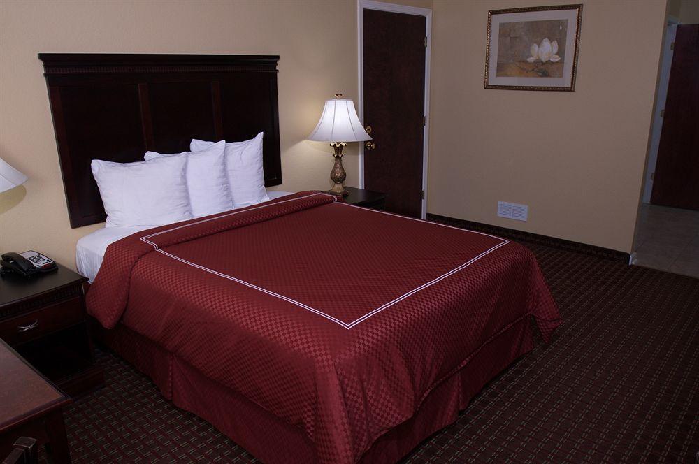 Econo Lodge Inn & Suites Bryant Buitenkant foto