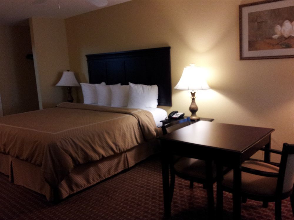 Econo Lodge Inn & Suites Bryant Buitenkant foto